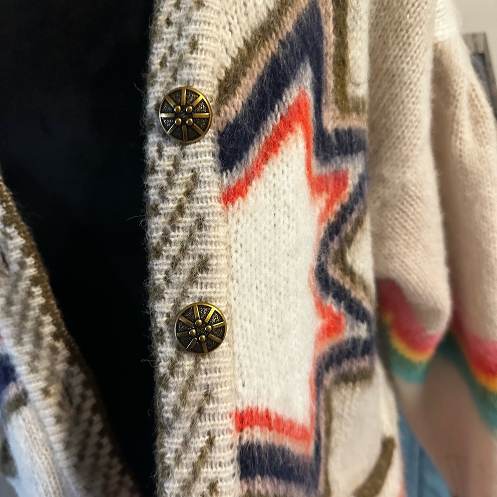 Colorful Star Patterned Cardigan - Picture 4 of 6